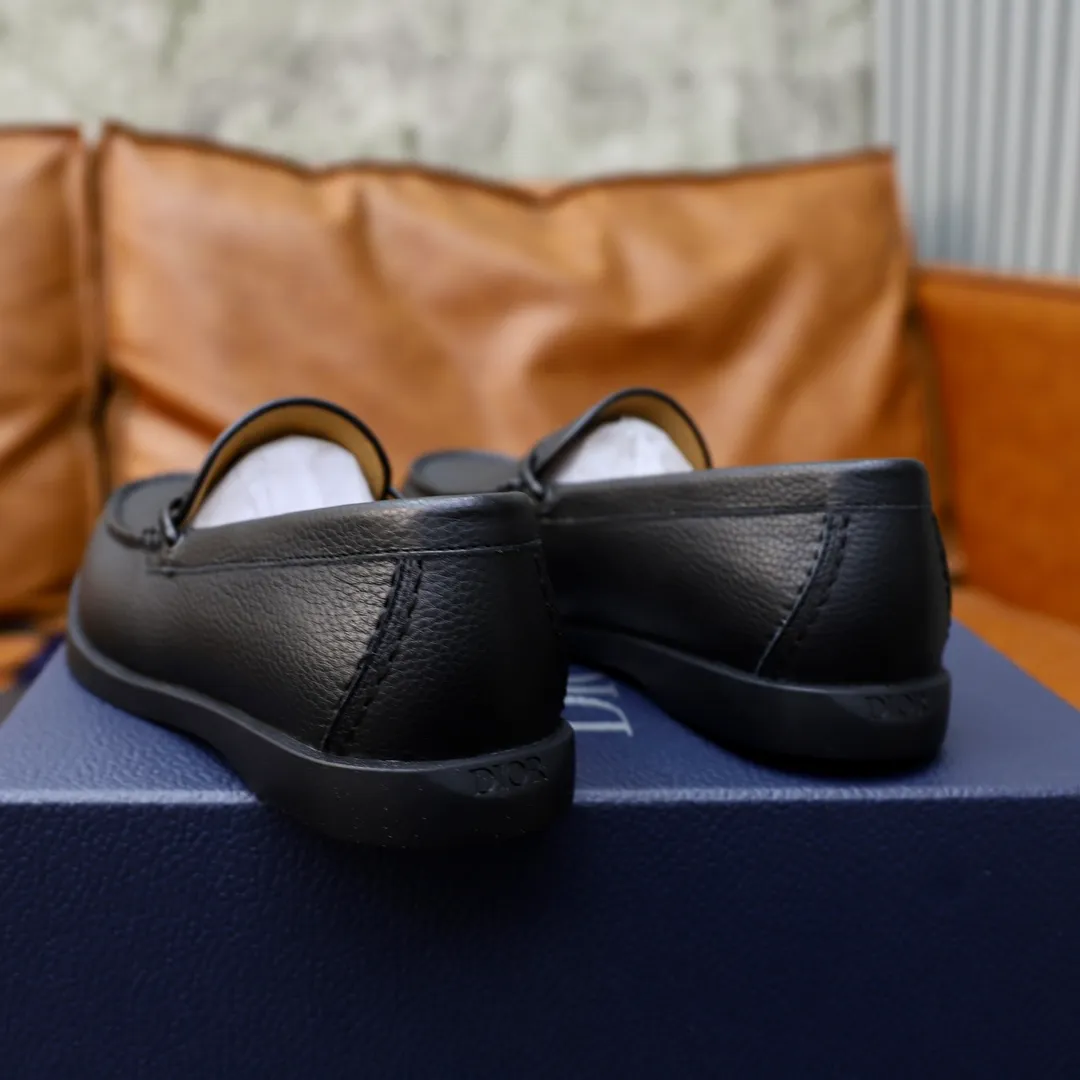 Ex-factory price: 540🙅‍♂️🙅‍♂️🙅‍♂️ Brand: Dior DIOR Standard code: Men's code 38/44 (45 can be customized) Grade: Same as the official website Material: Original cowhide stitching, cowhide lining, original TPU wear-resistant soft outsole Style categories: Leisure and sports version, footwear for driving, young fashion, European and American trends, British style Color: actual picture color